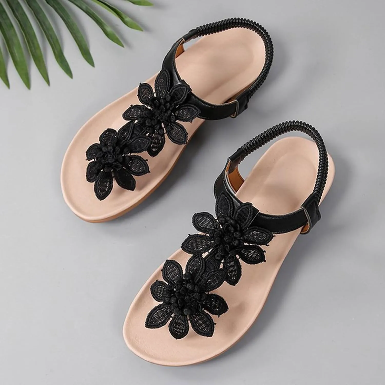 Flat Sandals for Women Cute Flower Clip-Toe Beach Slides 2025 Spring Summer Trendy Ankle Strap Flip-Flop Sandal