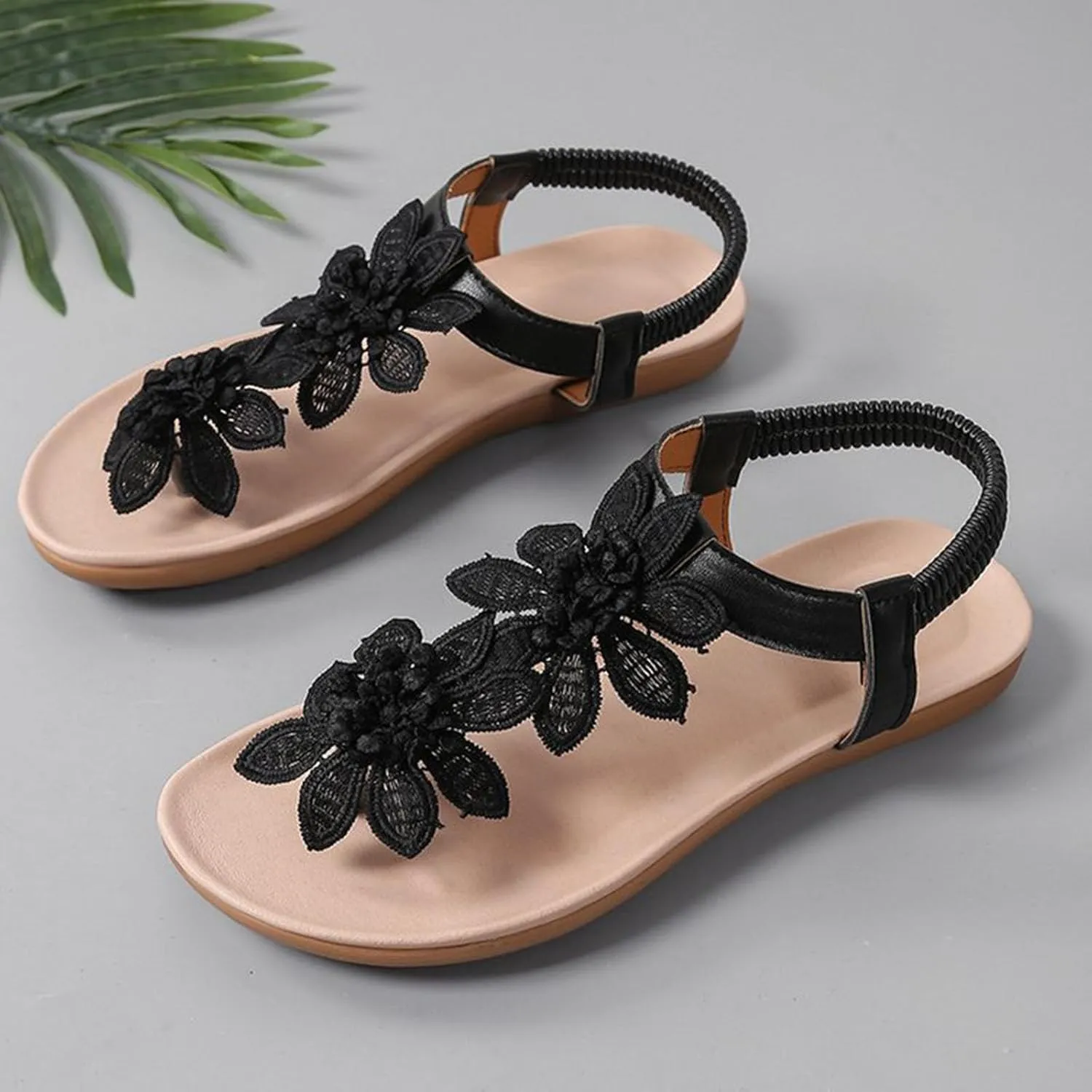 Flat Sandals for Women Cute Flower Clip-Toe Beach Slides 2025 Spring Summer Trendy Ankle Strap Flip-Flop Sandal