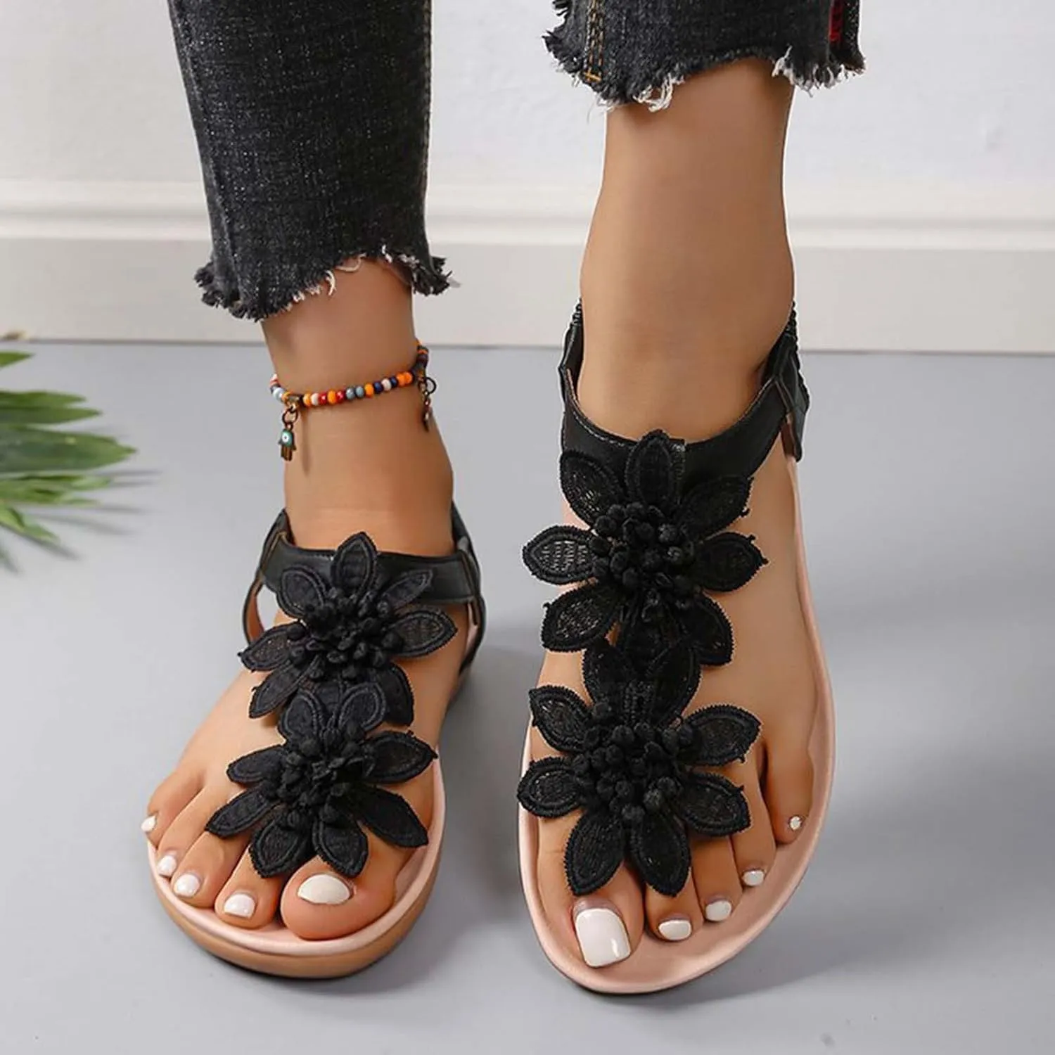 Flat Sandals for Women Cute Flower Clip-Toe Beach Slides 2025 Spring Summer Trendy Ankle Strap Flip-Flop Sandal