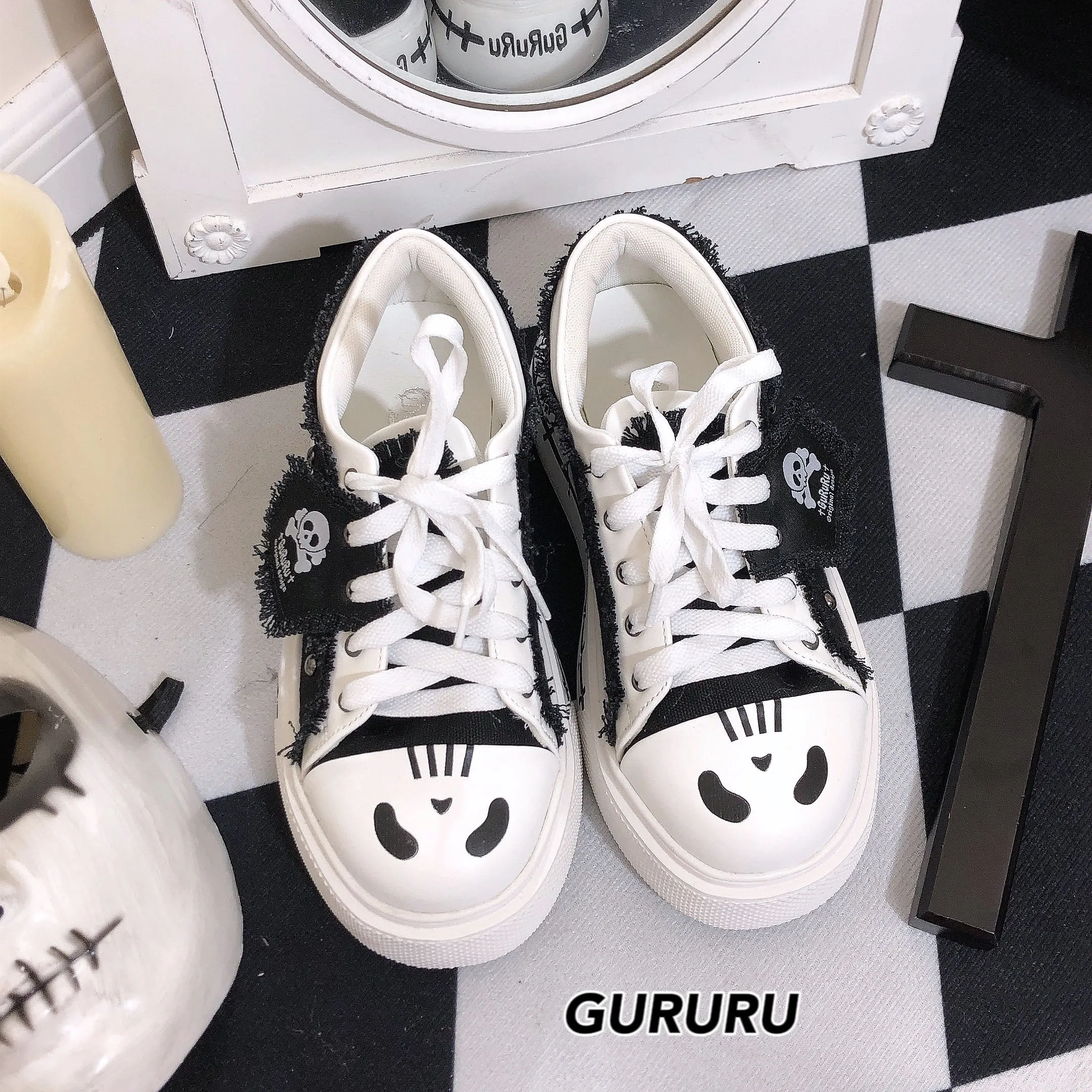 Guruguru-220 Sneakers