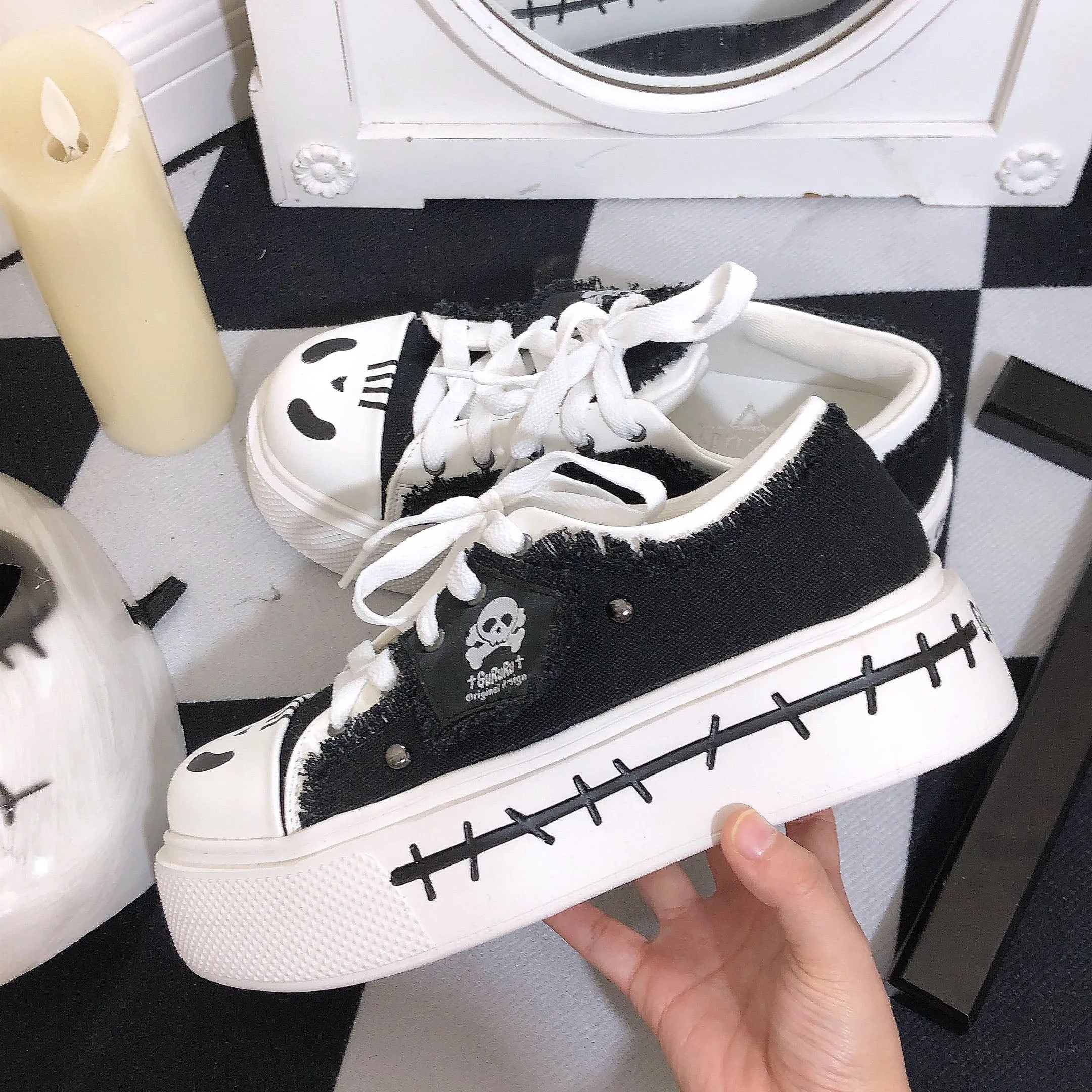 Guruguru-220 Sneakers