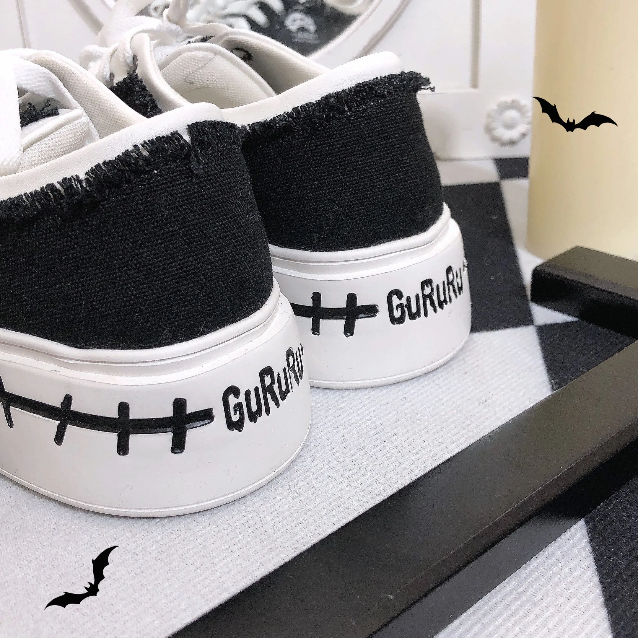 Guruguru-220 Sneakers