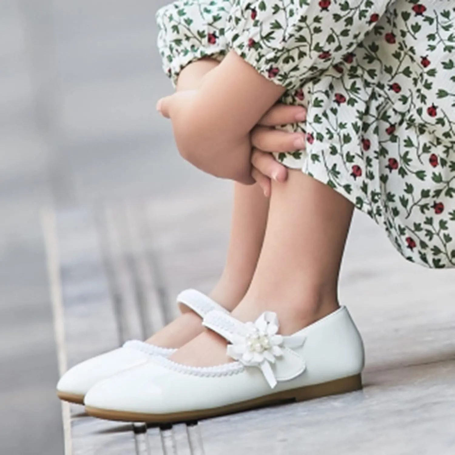 Teen Girls' Small Leather Shoes Single Loafers Flat Floral 𝐄mbellished Ribbed Adjustable Strap Dress Shoes
